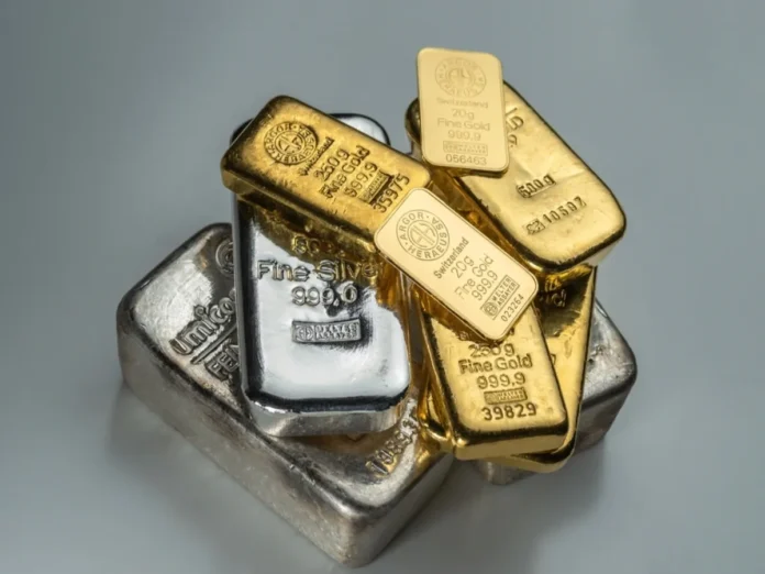 el-oro-y-la-plata-se-desprenden-del-suelo-del-canon,-pero-permanecen-en-lo-profundo-del-abismo