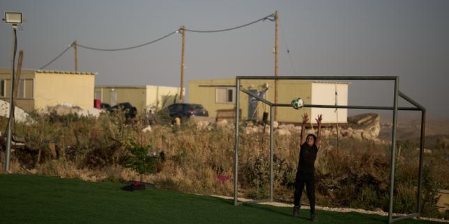en-cisjordania,-le-football-sous-les-barbeles
