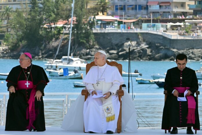 el-papa-llega-a-canarias-y-envia-mensaje-al-mundo-en-defensa-de-los-migrantes