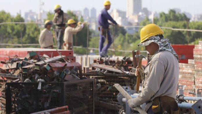 arca-reglamento-el-nuevo-blanqueo-laboral:-como-funcionara-el-regimen-para-regularizar-empleados-no-registrados-con-quitas-de-hasta-90%-de-deuda