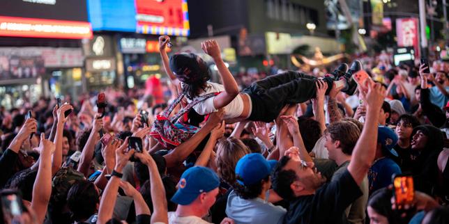 video-nueva-york-celebra-la-victoria-historica-de-los-knicks-frente-a-los-spurs