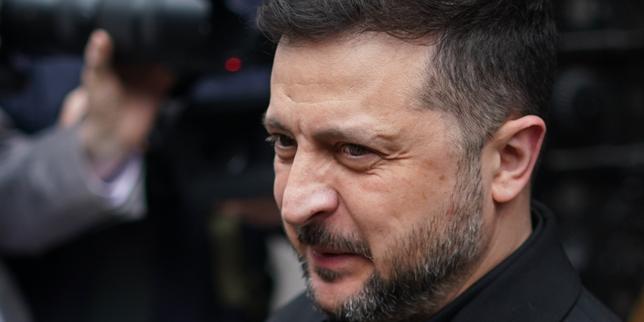 volodymyr-zelensky,-un-presidente-siempre-legitimo,-maltratado-los-escandalos
