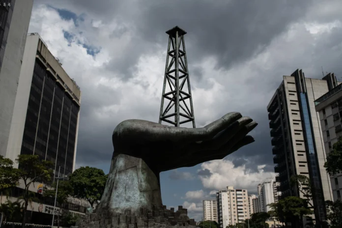 wall-street-rodea-a-venezuela-mientras-intenta-reestructurar-su-enorme-deuda