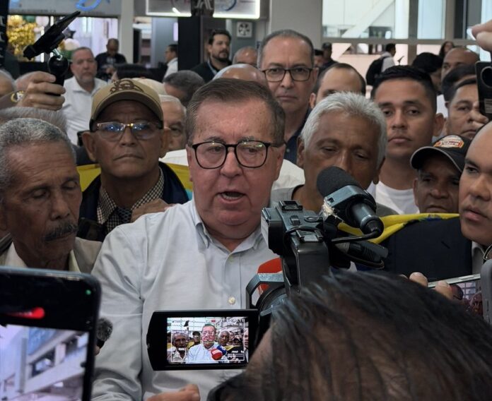 cesar-perez-vivas-regresa-a-venezuela-despues-de-mas-de-un-ano-en-el-exilio