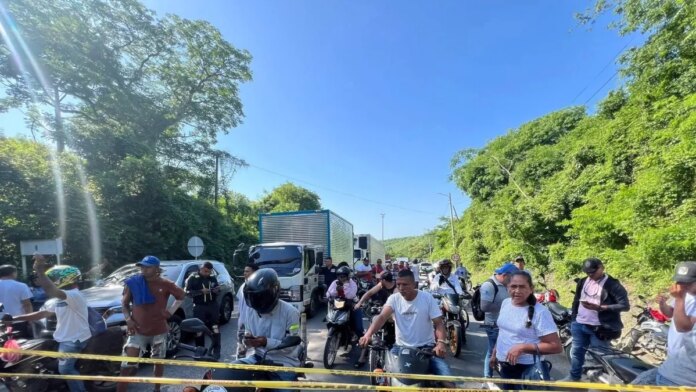 crisis-de-agua-en-el-carmen-de-bolivar-completa-20-dias-y-escala-con-bloqueos:-gobernador-pide-al-gobierno-nacional-devolver-empresa-al-municipio