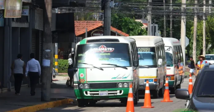micreros-de-santa-cruz-funcionan-al-50%-por-falta-de-diesel