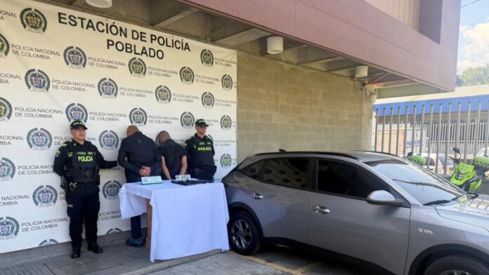 video-|-persecucion-de-pelicula-en-medellin:-hombre-se-lanzo-de-un-carro-en-movimiento-para-salvarse-de-un-secuestro-en-exclusivo-sector-de-el-poblado