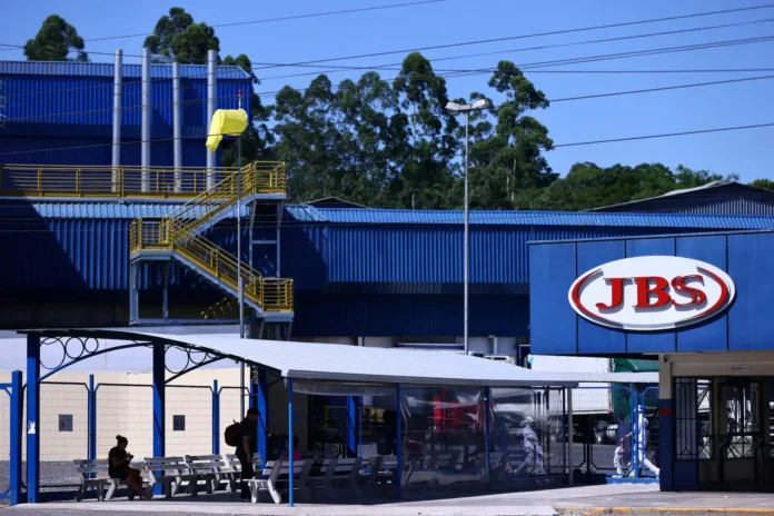 jbs-cierra-dos-plantas-carnicas-en-ee-uu.-debido-a-la-escasez-de-ganado