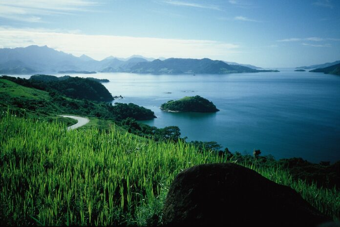 una-isla-paradisiaca-brasilena-ahora-cobra-a-los-turistas-por-visitarla