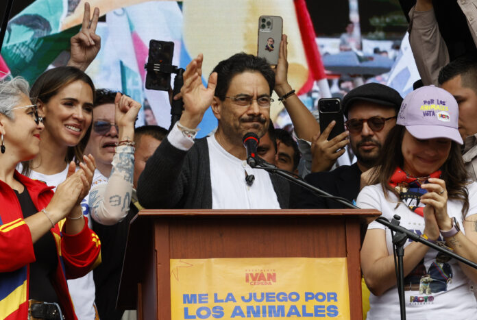 ivan-cepeda-congrego-a-miles-de-seguidores-y-cerro-su-campana-presidencial-en-colombia