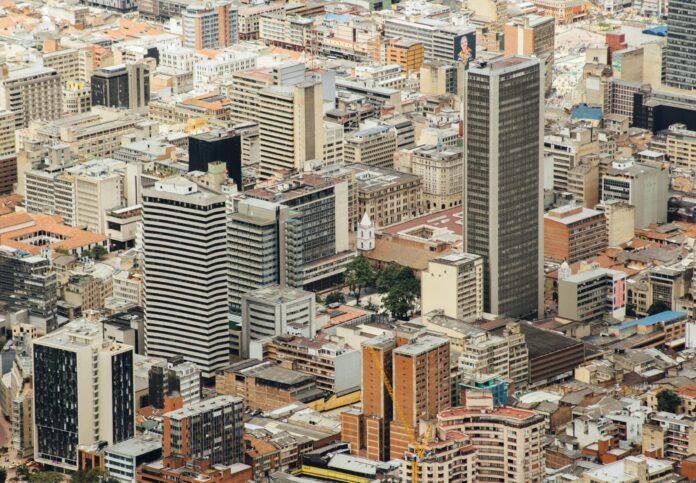 colombia-eleva-la-meta-de-deficit,-dejando-un-desastre-fiscal-para-el-proximo-lider