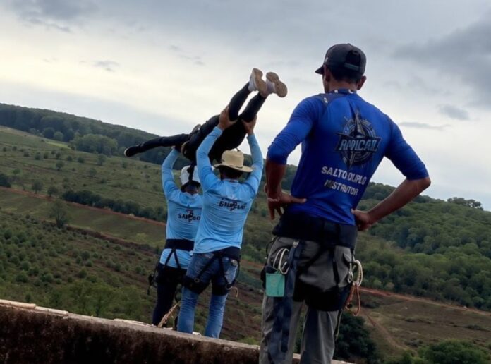 mujer-muere-en-salto-de-bungee-en-brasil:-fue-lanzada-al-vacio-sin-enganchar-la-cuerda-de-seguridad