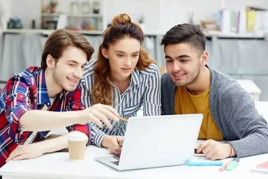 gobernacion-impulsa-formacion-bilingue-con-300-becas-para-jovenes