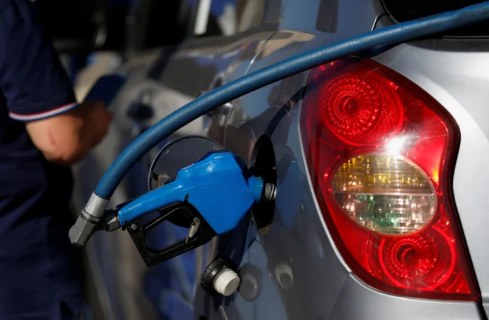 el-shock-del-combustible-en-chile-esta-inclinando-silenciosamente-a-los-conductores-hacia-los-autos-electricos