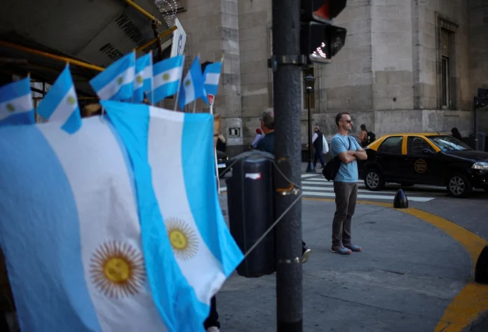 la-deuda-de-las-familias-argentinas-se-ha-duplicado-y-las-facturas-se-acumulan