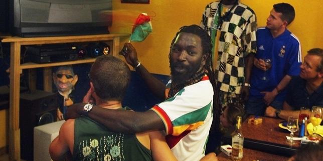 coupe-du-monde-2026:-avant-france-senegal,-recit-d’une-nuit-de-mai-2002-ou-les-«lions-de-la-teranga-ont-mange-le-coq-francais»