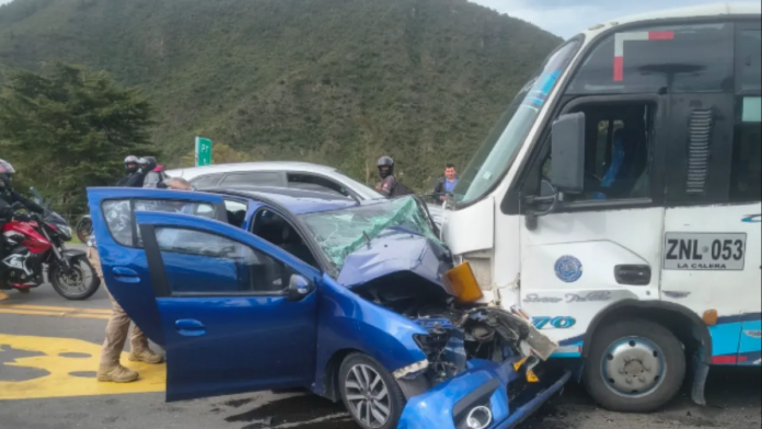 accidente-en-la-via-patios-guasca-deja-cinco-personas-heridas,-entre-ellas-un-menor-de-2-anos