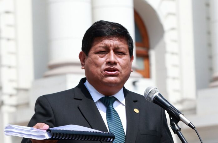 walter-ayala,-aliado-de-roberto-sanchez,-presenta-una-demanda-de-amparo-contra-resolucion-de-la-onpe