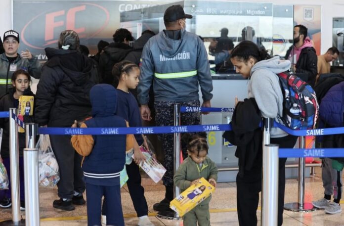 un-nuevo-grupo-de-124-migrantes-venezolanos-regresaron-repatriados-desde-estados-unidos
