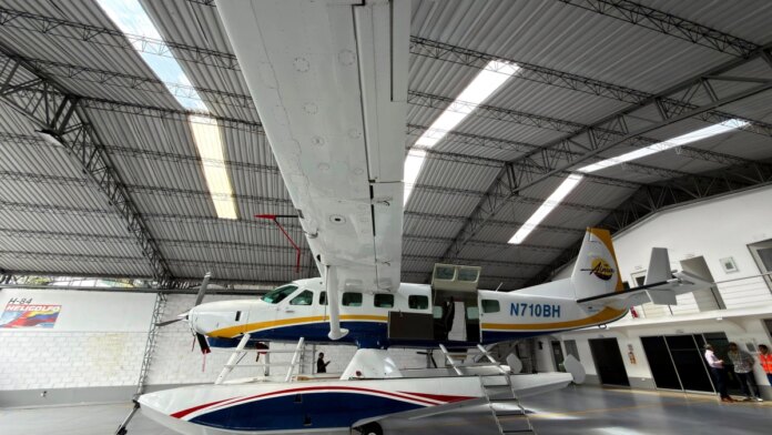 un-hito-para-la-aviacion-llego-a-medellin:-conozca-el-hidroavion-que-promete-conectar-a-colombia-por-agua-y-aire