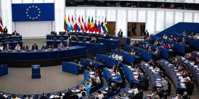el-parlamento-europeo-adopta-el-reglamento-sobre-los-retornos-de-los-inmigrantes-iniciados-en-el-derecho-de-asilo,-ouvrant-la-voie-a-des-centres-de-retention-fuera-de-la-ue.