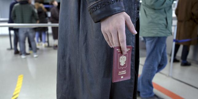 en-2025,-ademas-de-un-millon-de-extranjeros,-no-140-franceses,-obtendran-una-visa-rusa-para-su-adhesion-a-los-«valores-tradicionales-rusos»,-segun-moscu.