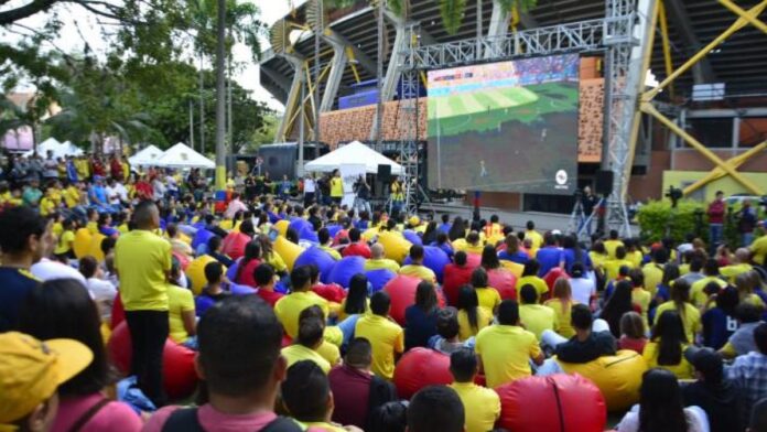 con-‘fan-zone’-y-21-pantallas-distribuidas-por-todo-medellin,-los-paisas-podran-acompanar-a-la-seleccion-colombia:-conozca-en-que-lugares-estaran
