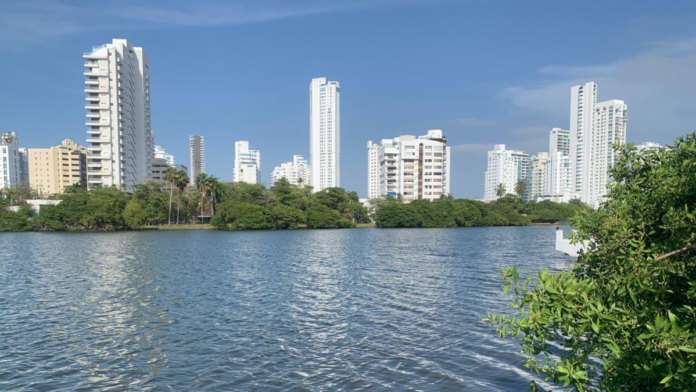 obras-para-la-recuperacion-de-el-laguito-en-cartagena-avanzan-en-un-25-%:-el-cuerpo-de-agua-se-estaba-secando-lentamente-en-la-zona-turistica
