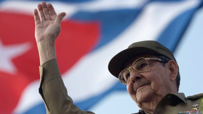 raul-castro-respalda-las-reformas-del-partido-comunista-de-cuba-para-encarar-la-crisis-economica