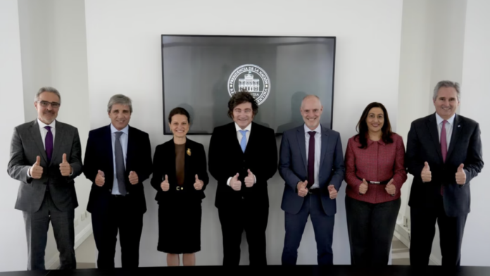 javier-milei-recibio-a-funcionarios-del-banco-mundial-tras-el-aval-a-garantias-por-u$s2.000-millones-para-argentina