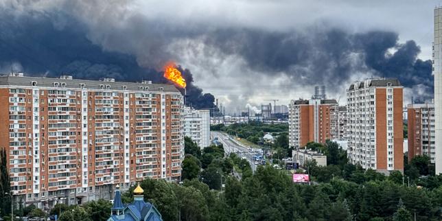 en-direct,-guerra-en-ucrania:-un-ataque-de-drones-ucranianos-en-la-region-de-moscu-amenaza-una-refineria;-«una-respuesta-justificada-a-los-frapes-rusos»,-declara-volodymyr-zelensky