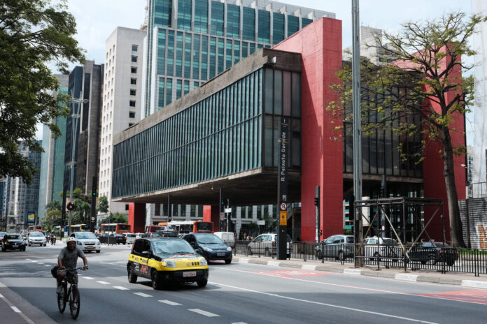 la-encuesta-de-un-escultor-mexicano-ancla-el-gran-ano-del-arte-latino-en-sao-paulo