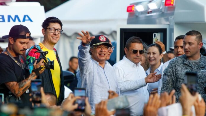 el-presidente-gustavo-petro-le-rindio-cuentas-a-los-paisas-desde-la-universidad-de-antioquia:-el-jefe-de-estado-llego-cinco-horas-tarde-al-evento