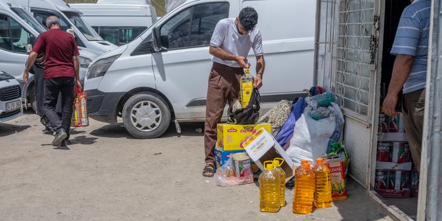 a-la-frontera-entre-iran-y-turquia,-el-pequeno-comercio-de-supervivencia-de-los-iranies,-el-espejo-de-una-economia-exsangue