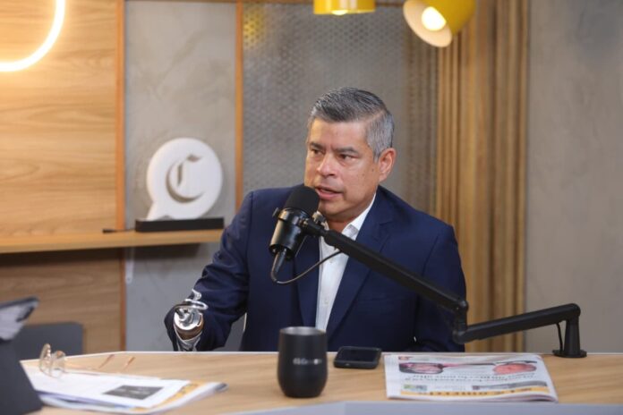 luis-galarreta:-“el-verdadero-fraude-es-roberto-sanchez,-nunca-fue-original,-uso-un-sombrero-que-no-le-correspondia”