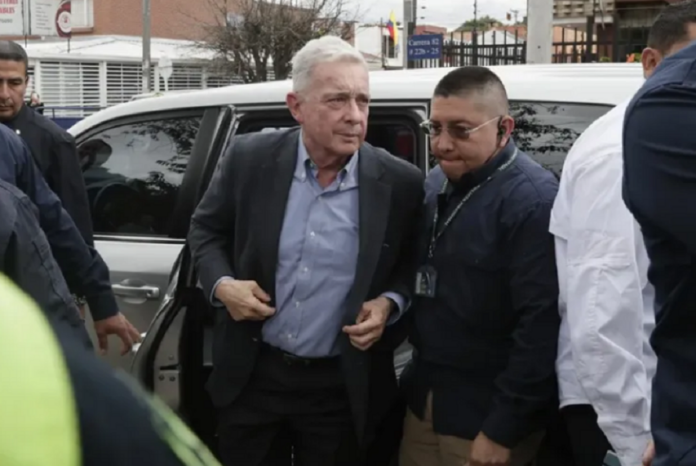 citan-al-expresidente-alvaro-uribe-para-indagatoria-por-dos-masacres-de-paramilitares