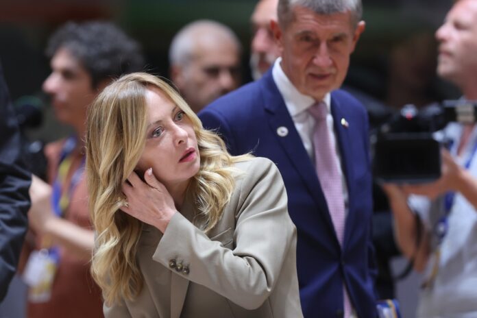 politica-italiana-critica-al-unisono-a-trump-por-decir-que-meloni-le-suplico-una-foto
