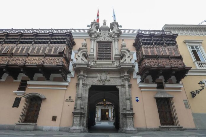 cancilleria-“rechaza-cualquier-afirmacion-que-atribuya-a-sus-funcionarios-interferencia,-manipulacion,-favorecimiento-politico-o-alteraciones-del-material-electoral”