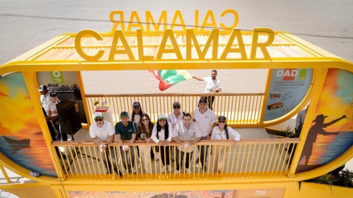 en-calamar-renace-el-realismo-magico:-el-pueblo-a-orillas-del-rio-magdalena-y-el-canal-del-dique-se-viste-de-colores-para-impulsar-el-turismo