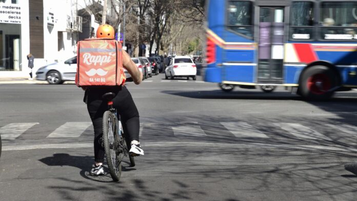 trabajo-en-plataformas:-avanza-la-“uberizacion”-del-empleo,-pero-el-exceso-de-oferta-ya-muestra-senales-de-saturacion