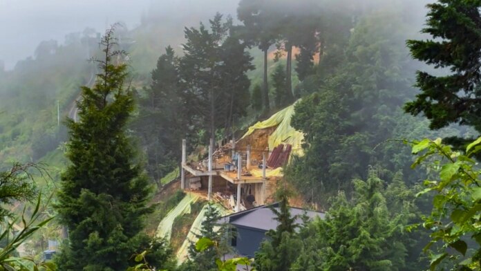 frenan-el-urbanismo-pirata-en-medellin:-van-35-obras-suspendidas-en-el-cerro-de-las-tres-cruces