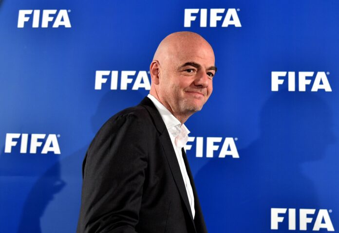 gianni,-¡que-no-cunda-la-calma!,-una-cronica-de-fernando-vivas-sobre-el-presidente-de-la-fifa,-giovanni-infantino