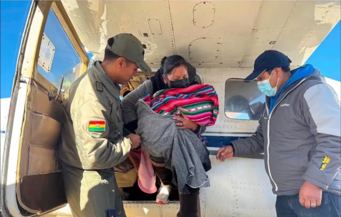 trasladan-a-tres-pacientes-oncologicos-de-oruro-a-la-paz