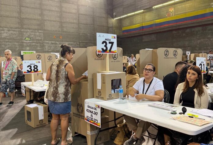 colombianos-en-madrid-acudieron-a-las-urnas-para-elegir-a-su-nuevo-presidente-en-segunda-vuelta