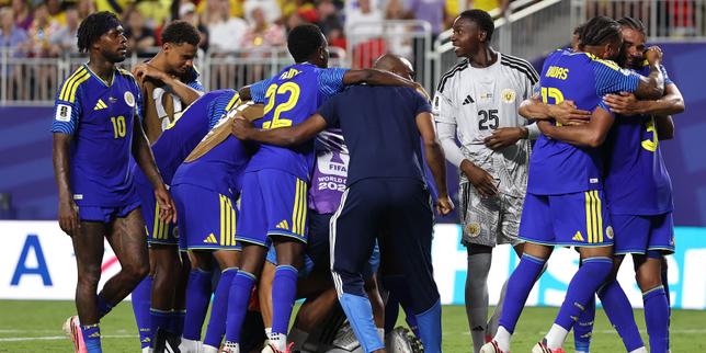 en-imagenes.-dans-les-vestiaires,-le-roi-des-pays-bas-celebre-le-match-nul-du-curacao-in-coupe-du-monde