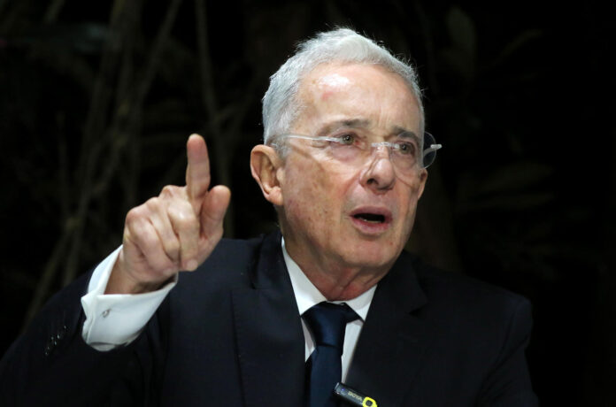 alvaro-uribe-celebro-la-victoria-de-abelardo-de-la-espriella:-“no-mas-trampas-del-petrochavismo”