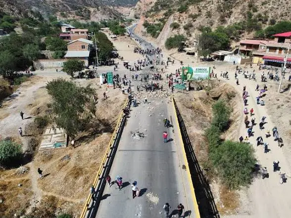 la-paz-recupera-transitabilidad;-en-3-regiones-suman-12-puntos-de-bloqueos