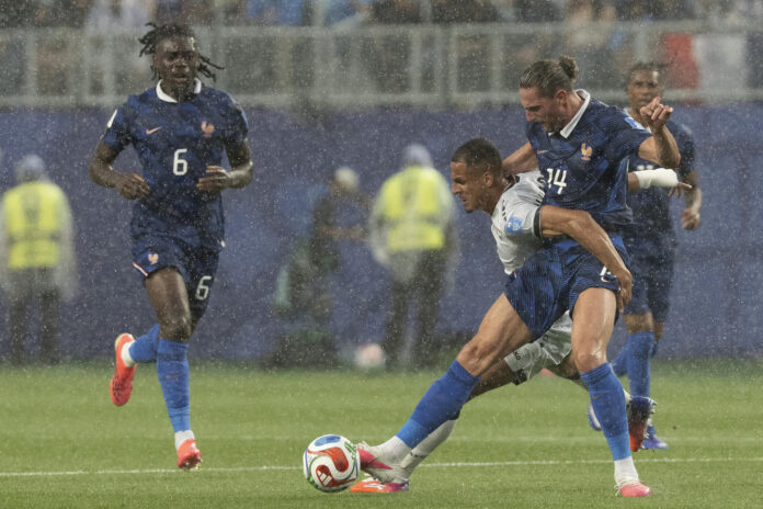 una-tormenta-pone-pausa-al-juego-entre-francia-e-irak