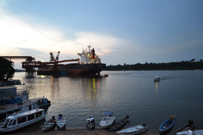 la-mina-de-bauxita-mas-grande-de-brasil-obtiene-licencia-para-seguir-excavando-hasta-2041