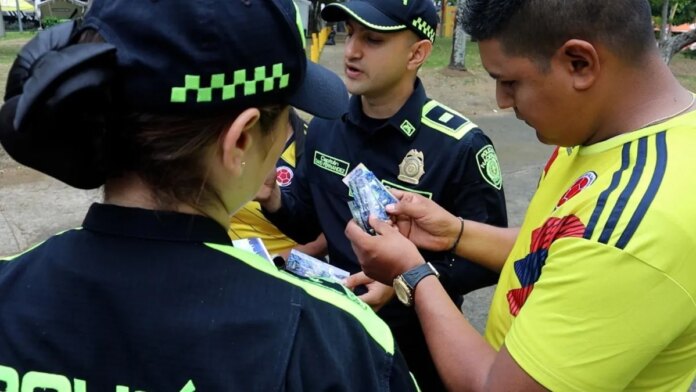 ¿como-funciona-el-nuevo-album-interactivo-de-la-policia-para-que-la-comunidad-alerte-delitos-haciendo-clic-en-cali?-esta-es-la-herramienta-tecnologica